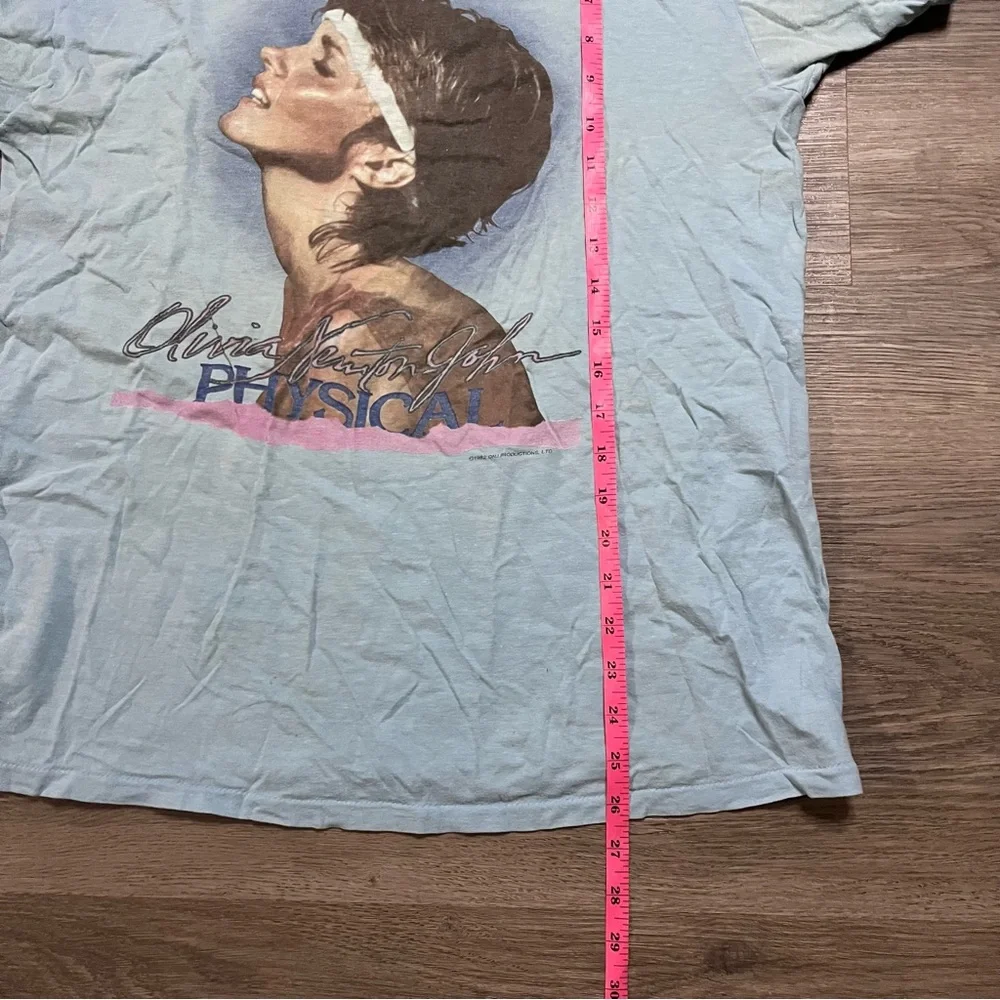 Vintage 1982 Olivia Newton John “Let’s Get Physical” T-Shirt US Tour Mens Small - Picture 10 of 12